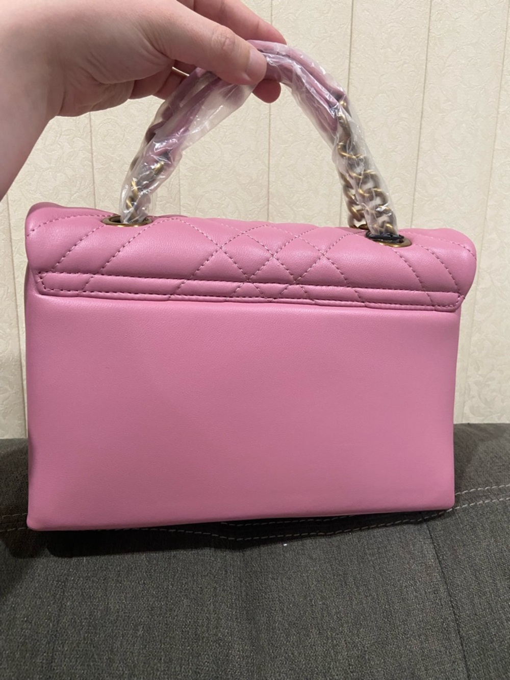 New Kurt Geiger Pink Quilted Brixton Shoulder Bag with Gold Lock and Chain - Picture 4 of 9